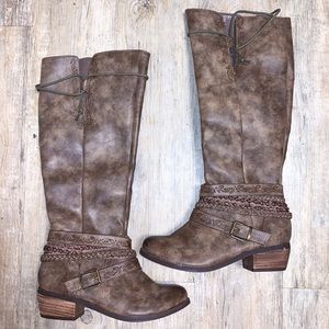 Rustic Heeled Brown Boots